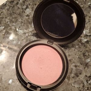 MAC Limited edition beauty powder